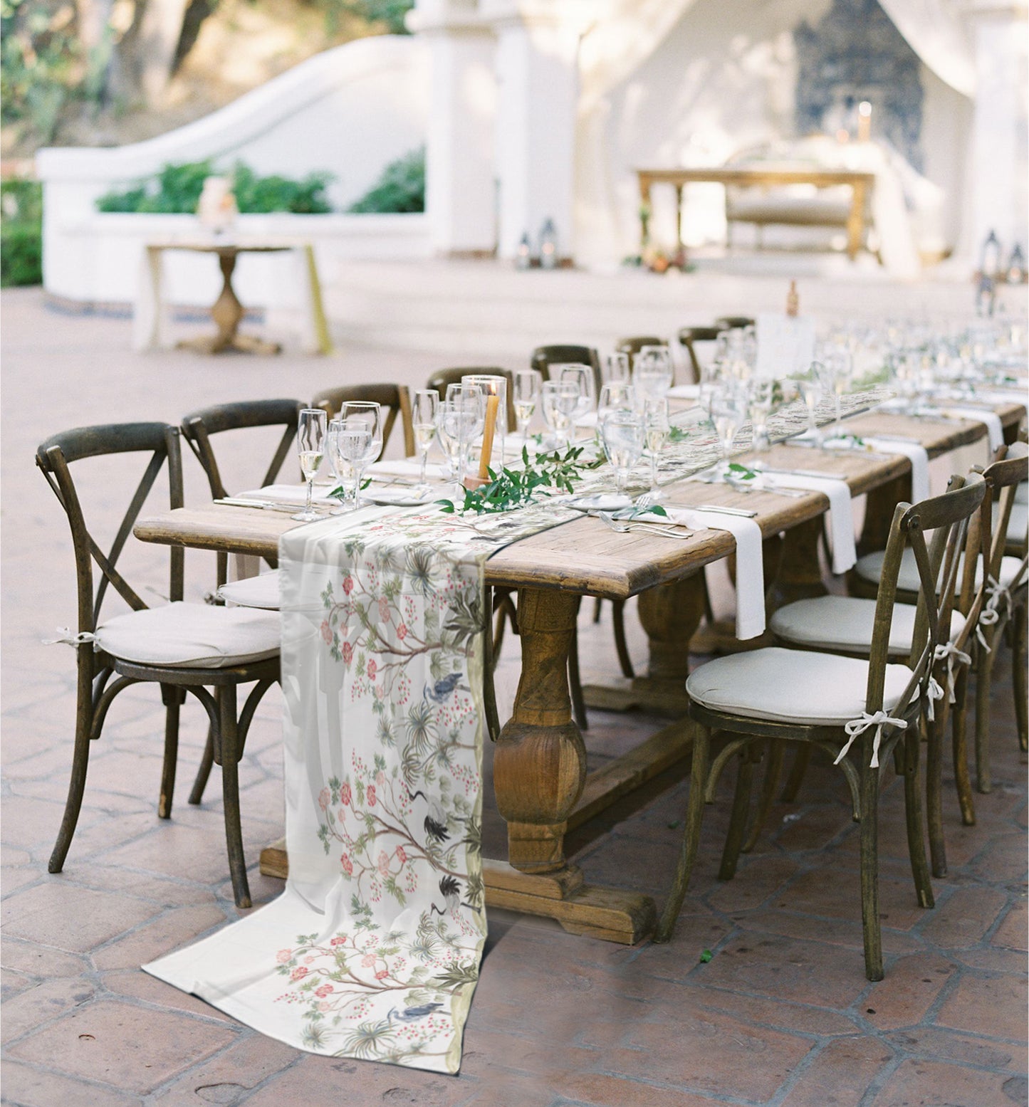 Chemin de Table en Chiffon – Élégant et Rustique pour Mariages et Fêtes Spéciales